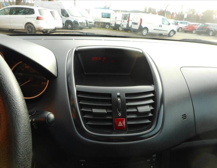 Peugeot 206 13