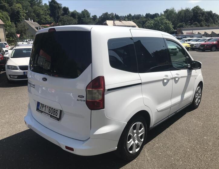 Ford Tourneo Courier 6