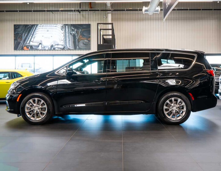 Chrysler Pacifica 2