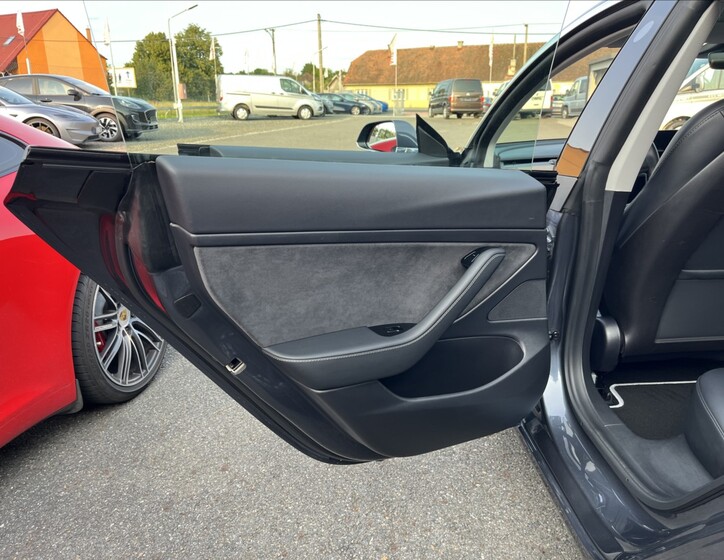 Tesla Model 3 44