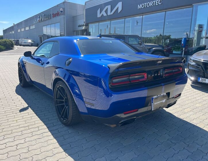 Dodge Challenger 4