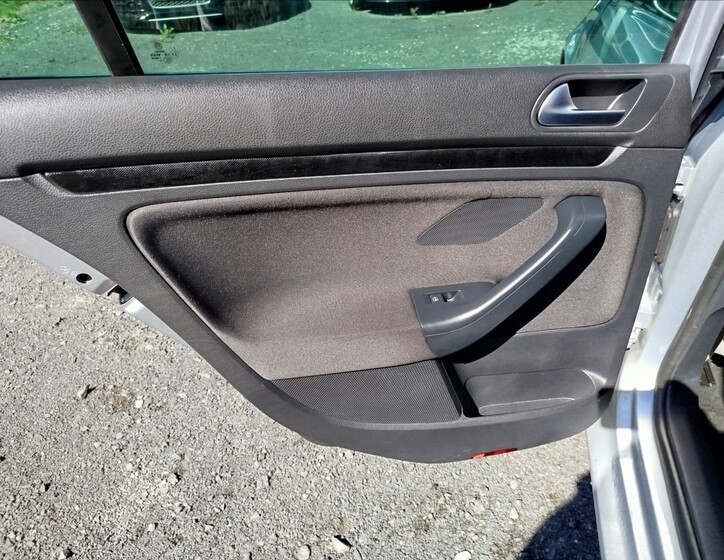 Volkswagen Golf 24