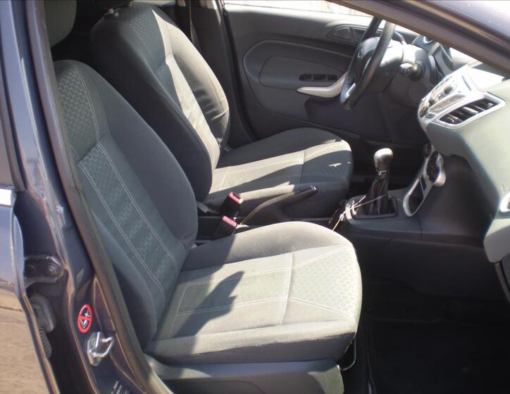 Ford Fiesta 12