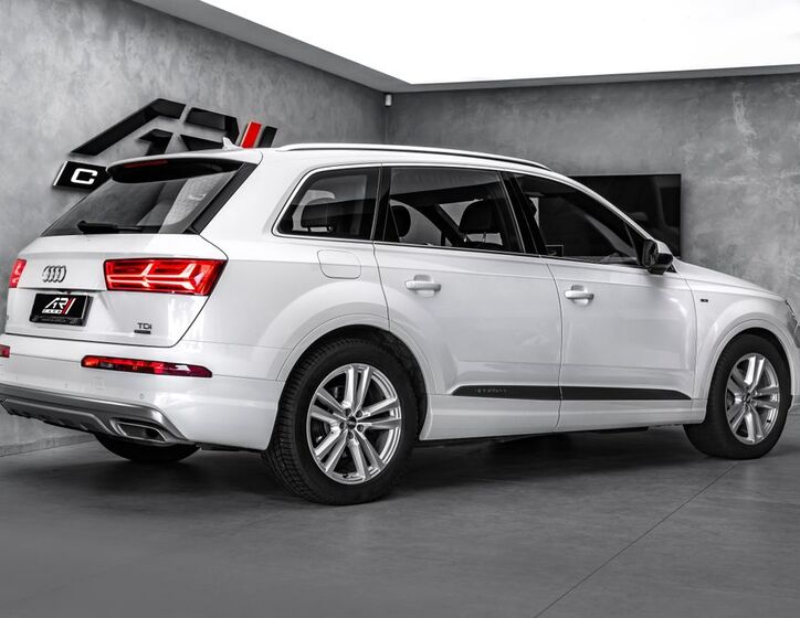 Audi Q7 5