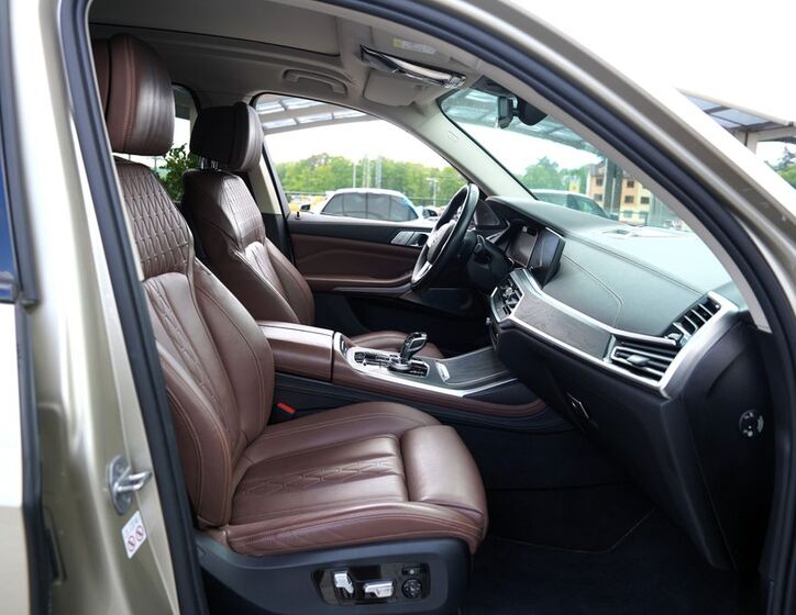 BMW X7 27