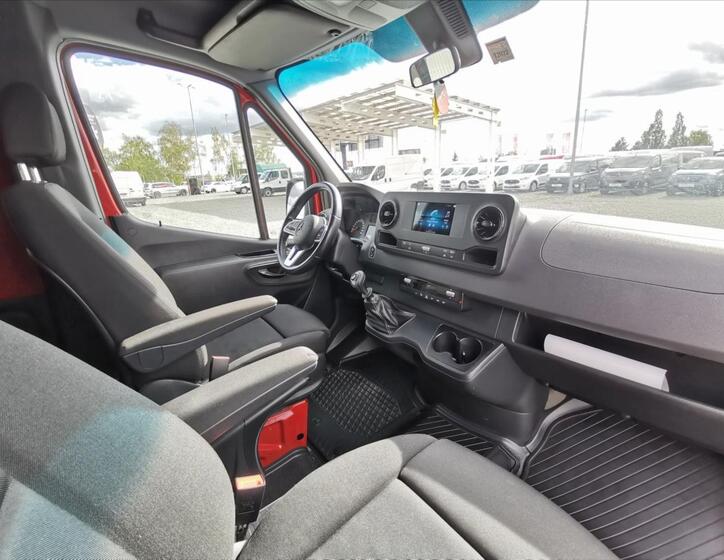 Mercedes-Benz Sprinter 8