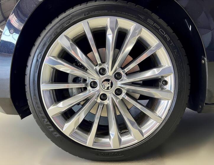 Škoda Superb 9