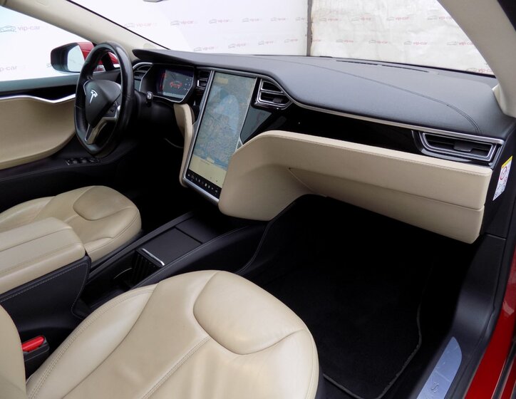 Tesla Model S 16