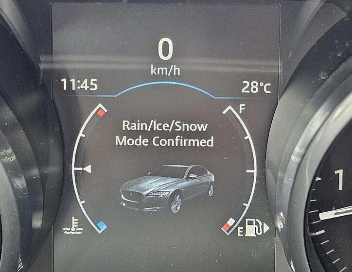 Jaguar XF 16