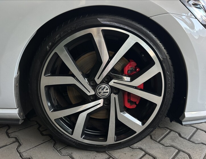 Volkswagen Golf 15