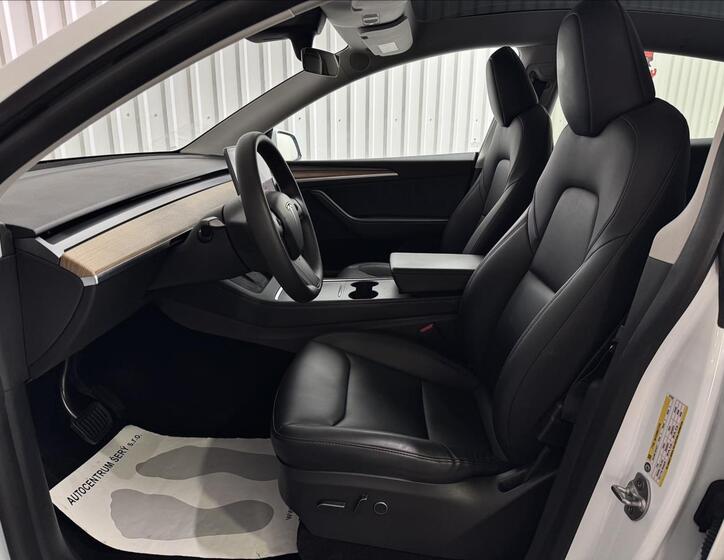 Tesla Model Y 26