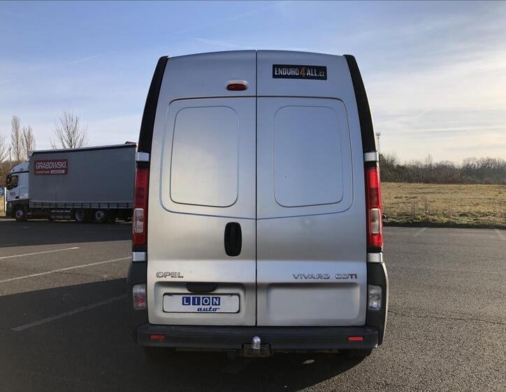 Opel Vivaro 6