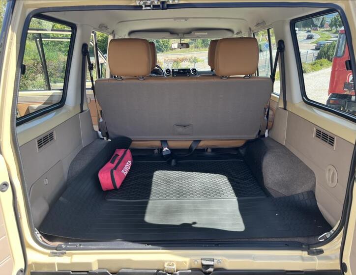 Toyota Land Cruiser 11