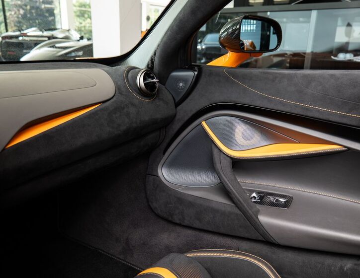 McLaren 720S 8