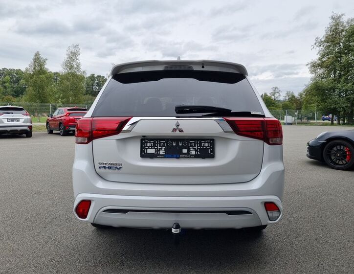 Mitsubishi Outlander 4