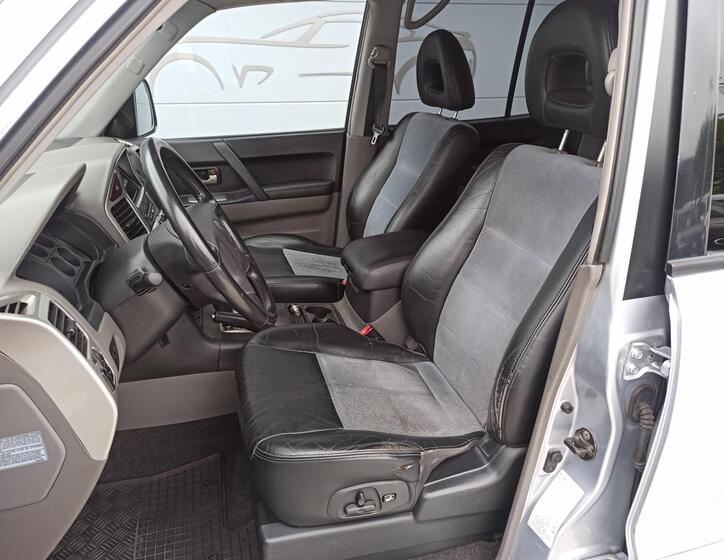 Mitsubishi Pajero 8
