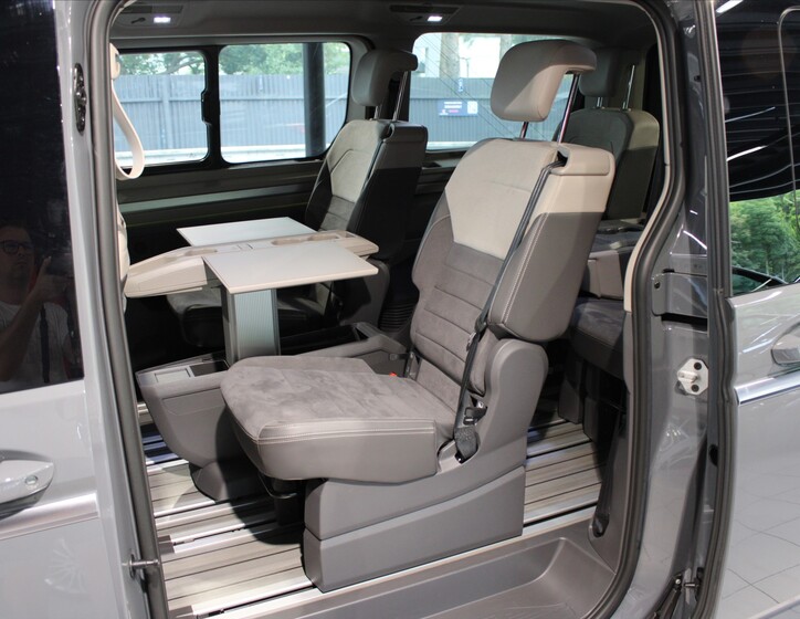 Volkswagen Multivan 29