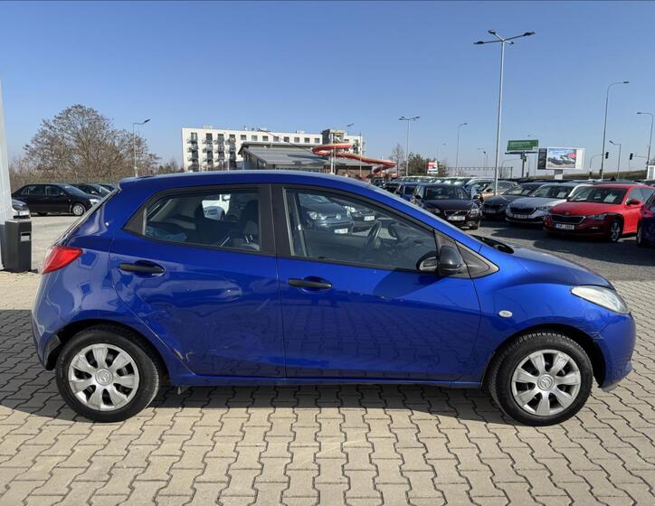 Mazda 2 8