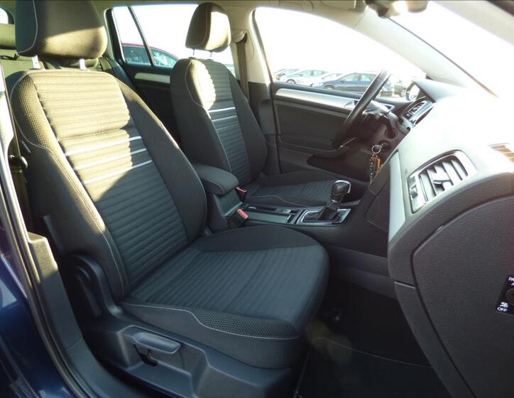 Volkswagen Golf 71