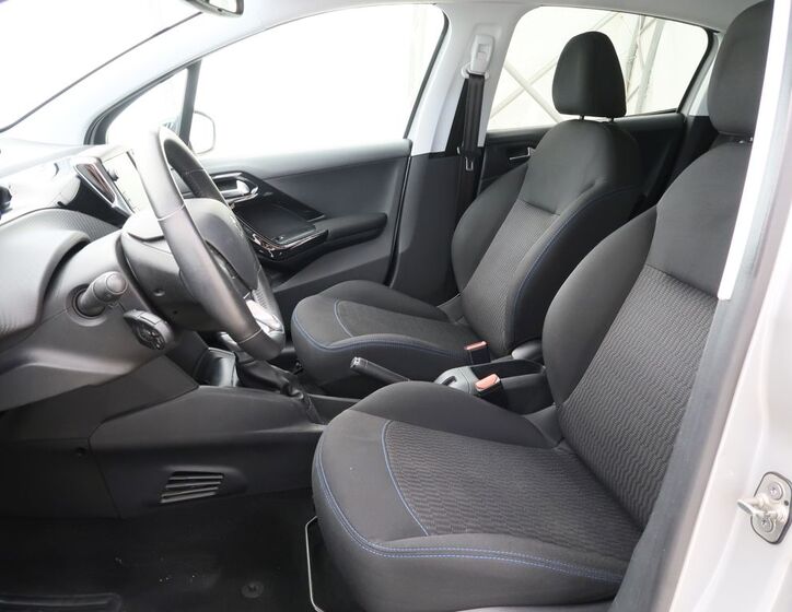 Peugeot 208 14