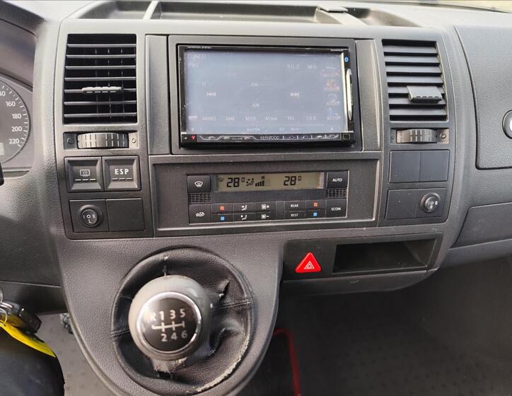 Volkswagen Caravelle 23