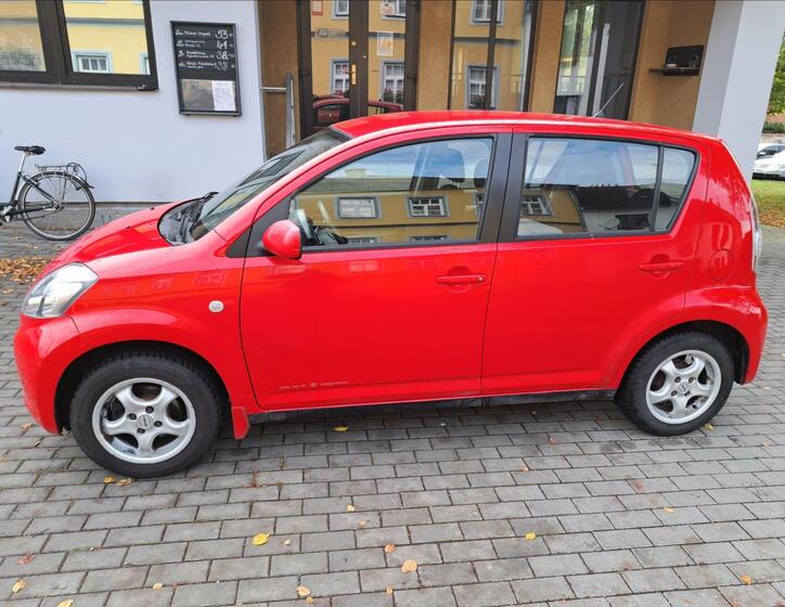 Daihatsu Sirion 6