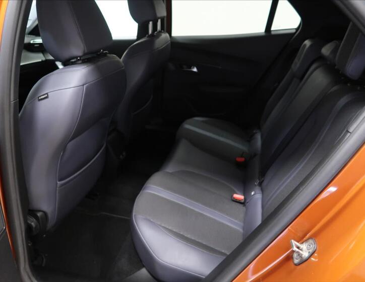 Peugeot 2008 8