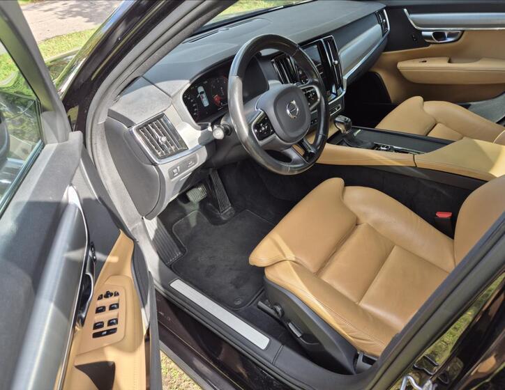Volvo S90 9