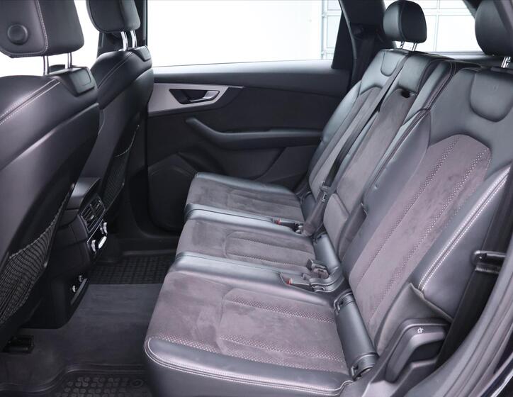 Audi Q7 16