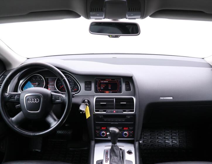 Audi Q7 23