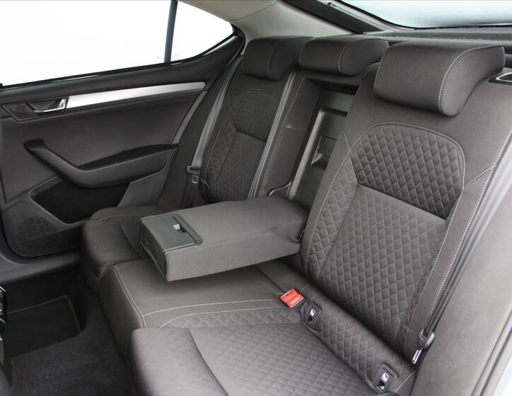 Škoda Superb 11