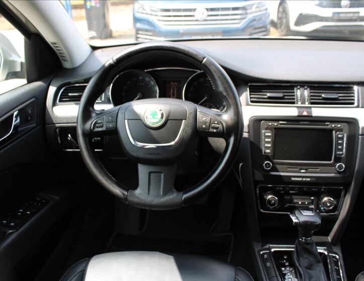 Škoda Superb 9