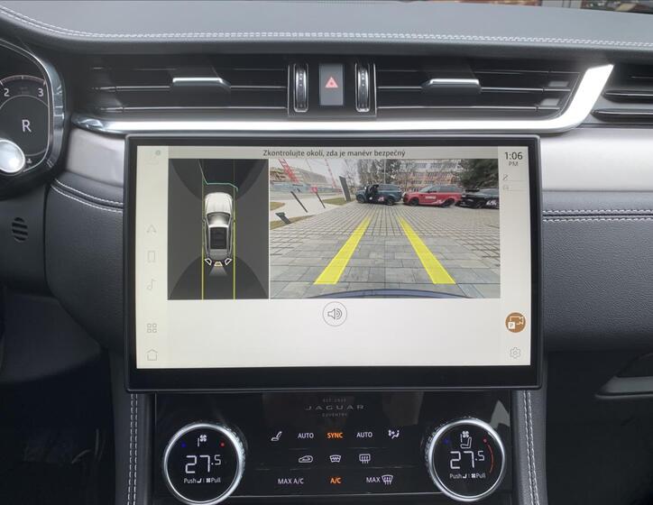 Jaguar F-Pace 26