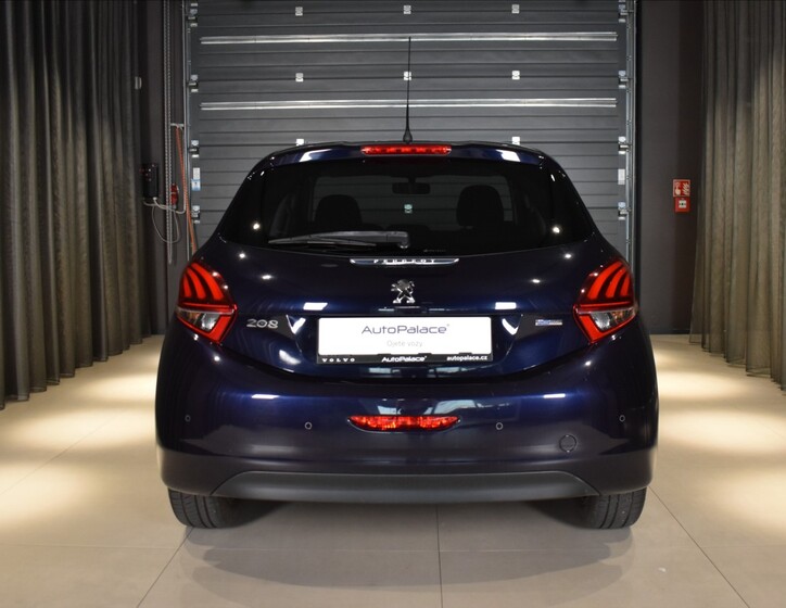 Peugeot 208 5