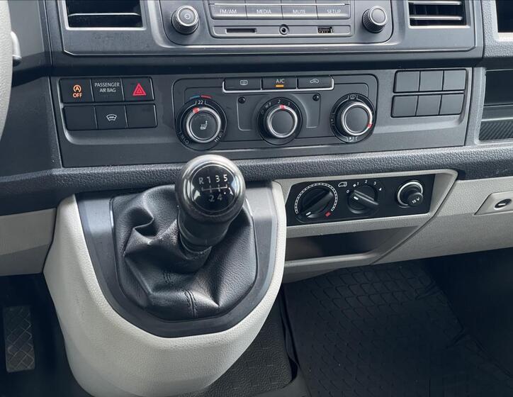 Volkswagen Transporter 12