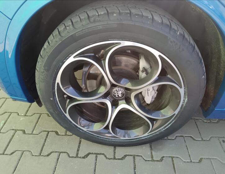 Alfa Romeo Stelvio 44
