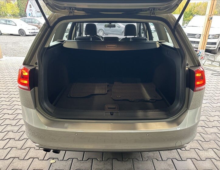 Volkswagen Golf 16