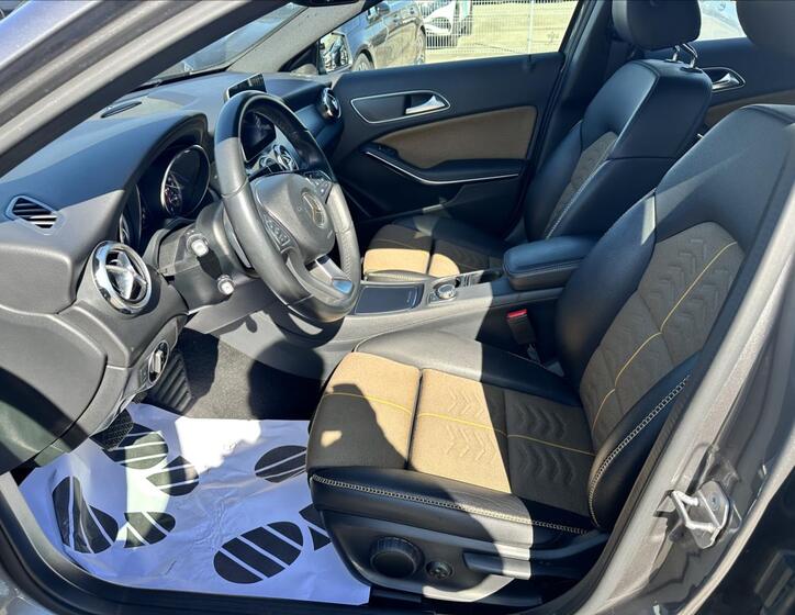 Mercedes-Benz GLA 10