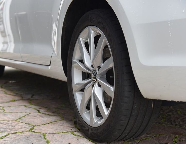 Volkswagen Golf 11