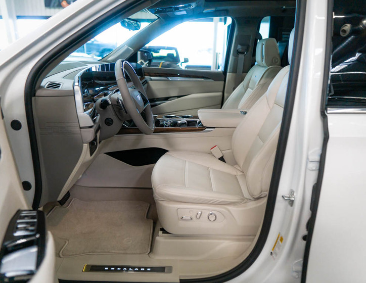 Cadillac Escalade 17