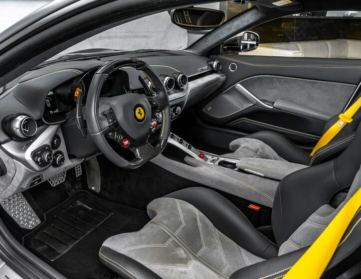 Ferrari F12 Berlinetta 16