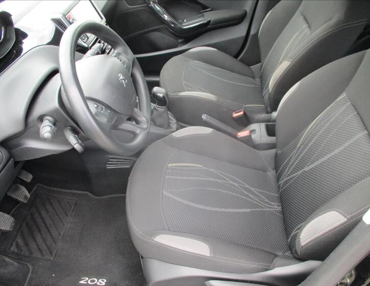 Peugeot 208 7