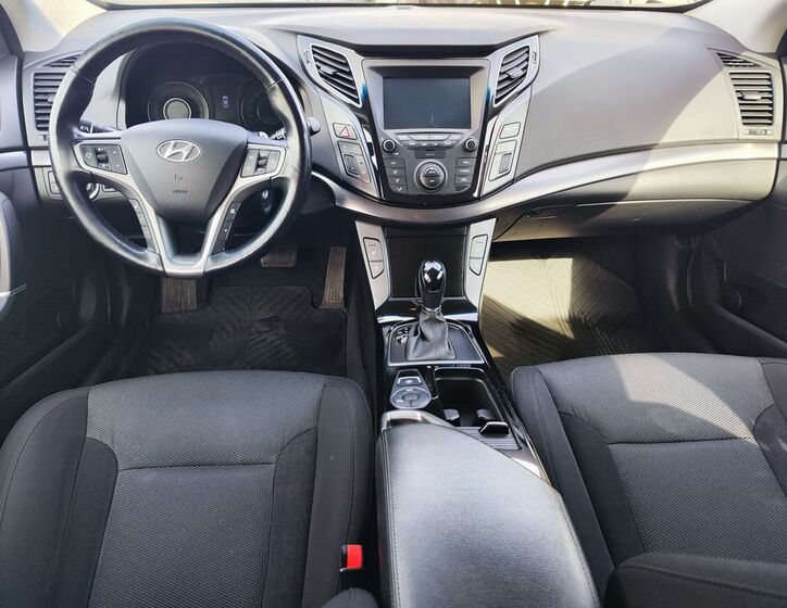 Hyundai i40 12