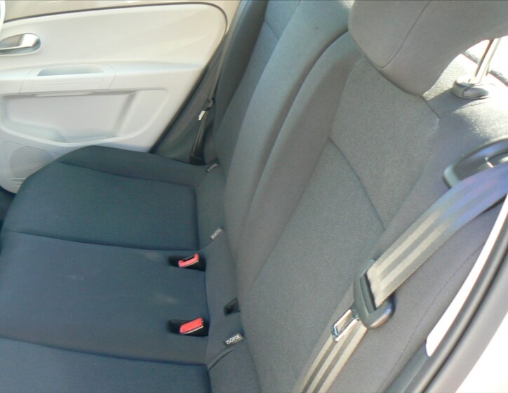 Volkswagen up! 19