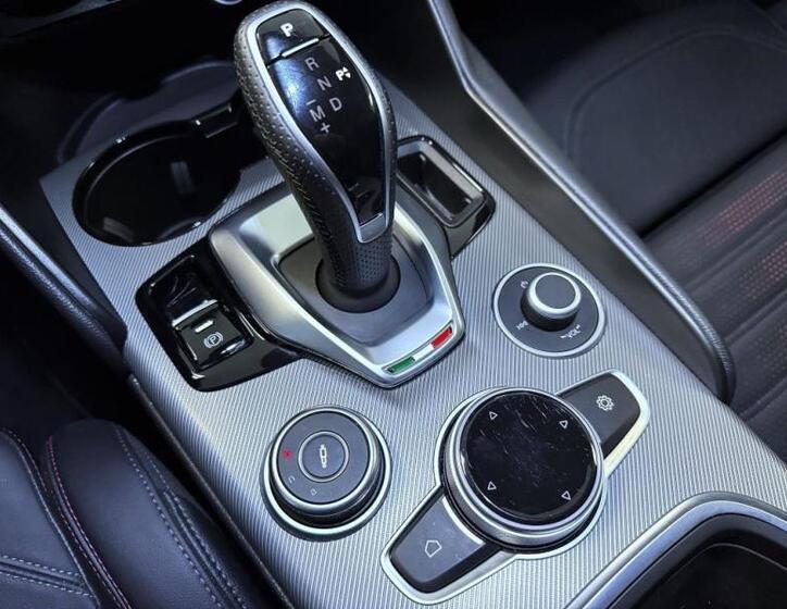 Alfa Romeo Giulia 17