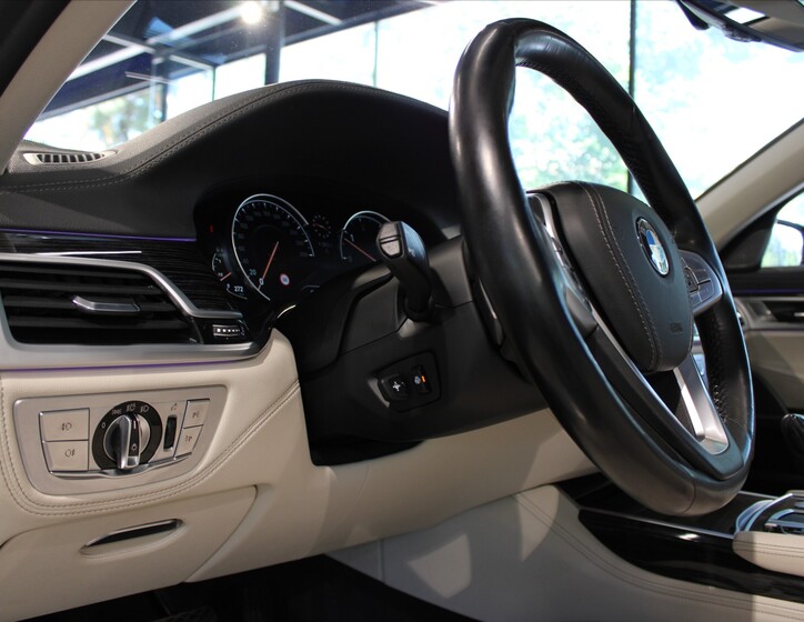 BMW Řada 7 11