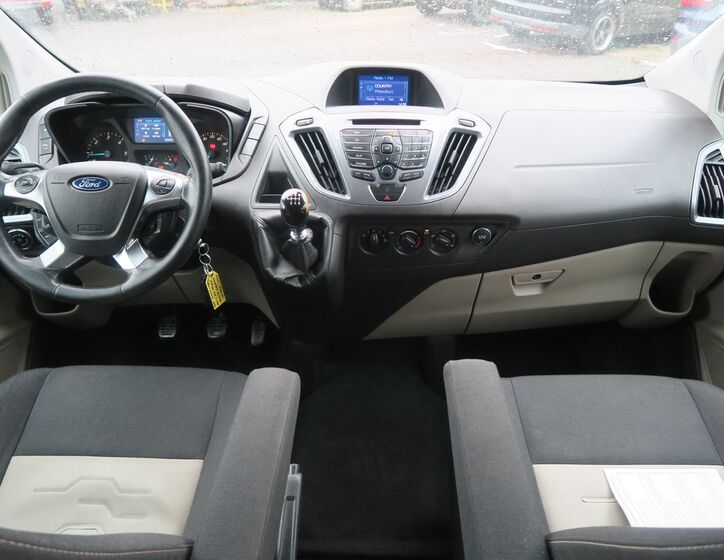 Ford Tourneo Custom 11