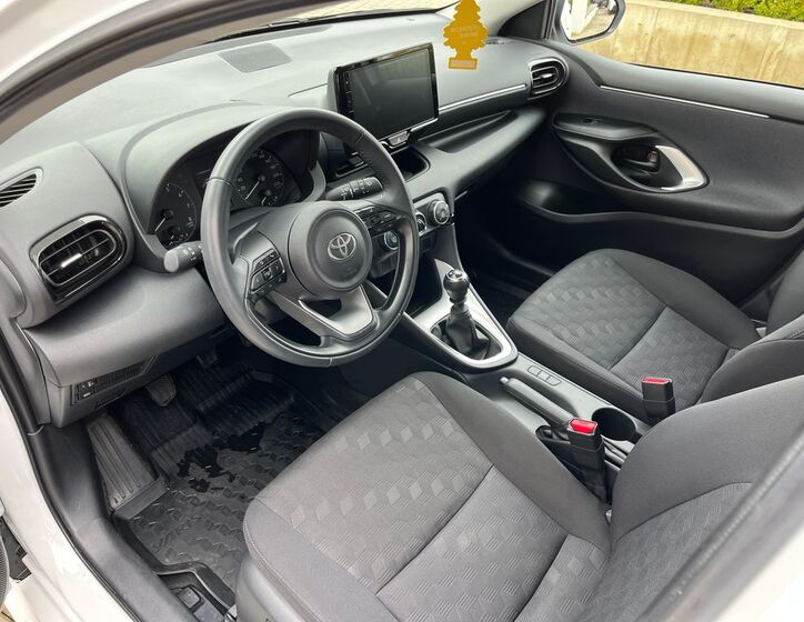Toyota Yaris 16