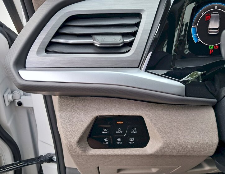 Volkswagen Multivan 18