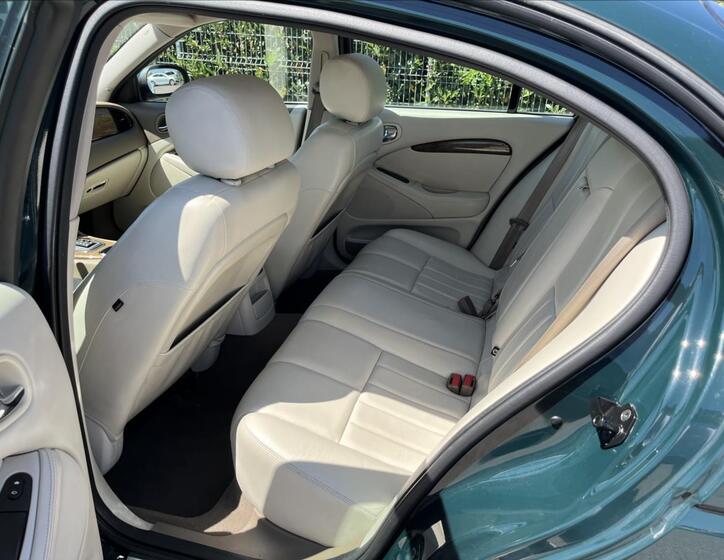 Jaguar S-Type 13